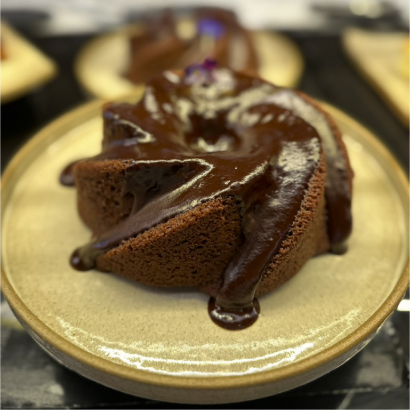 Bolo de chocolate com calda